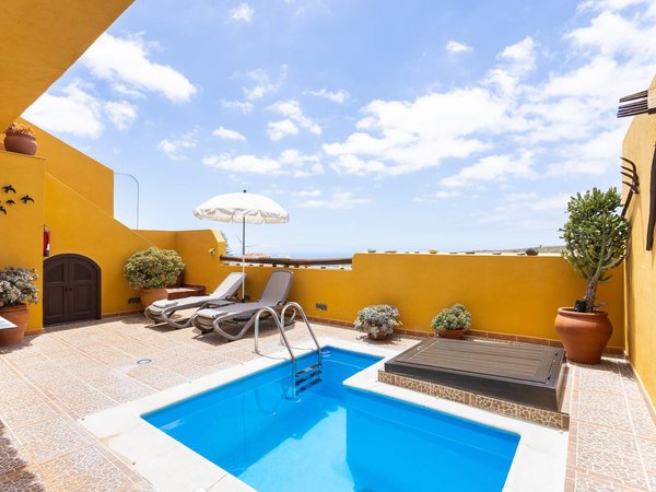 Holiday home in Arico from £72 per night