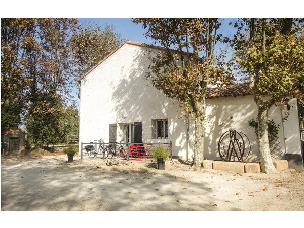 Holiday home in Aude from £43 per night