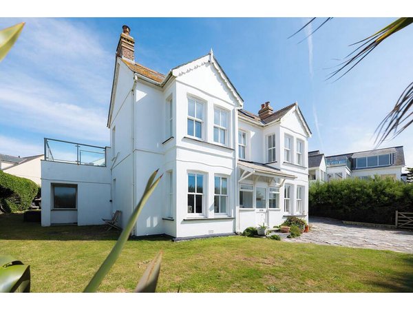 Holiday home in Cornwall from £445 per night
