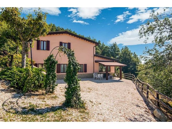 Holiday home in Apecchio from £55 per night