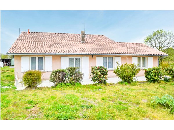 Holiday home in Langon from £43 per night