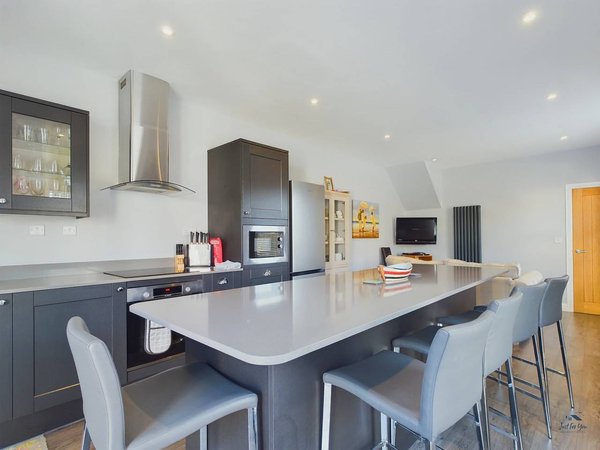 Holiday home in Ryde from £191 per night