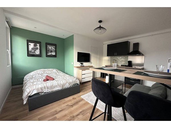 Holiday apartment in Val-de-Marne from £87 per night
