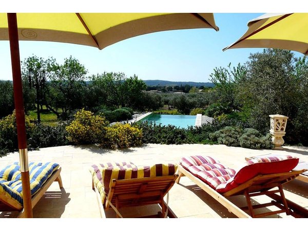 Holiday home in Mouriès from £397 per night