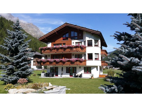 Holiday apartment in Saas-Grund from £88 per night