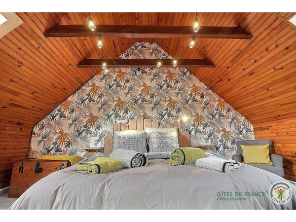 Holiday home in Pontrieux from £58 per night