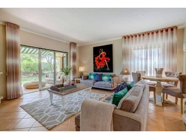 Holiday home in Lagoa from £185 per night