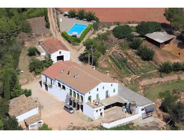 Holiday home in Bages from £285 per night