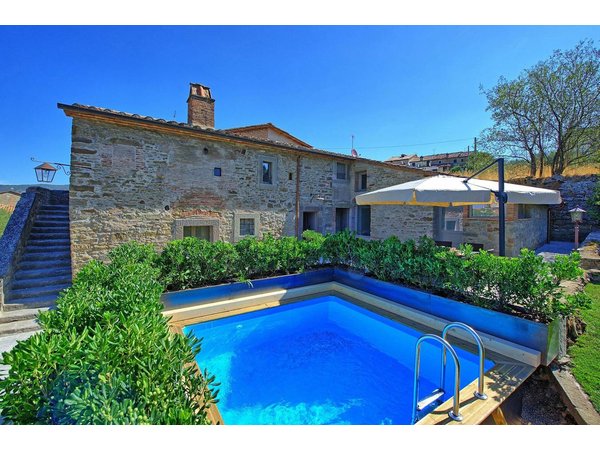 Holiday home in Cortona from £202 per night