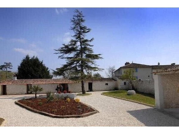 Holiday home in Échillais from £39 per night