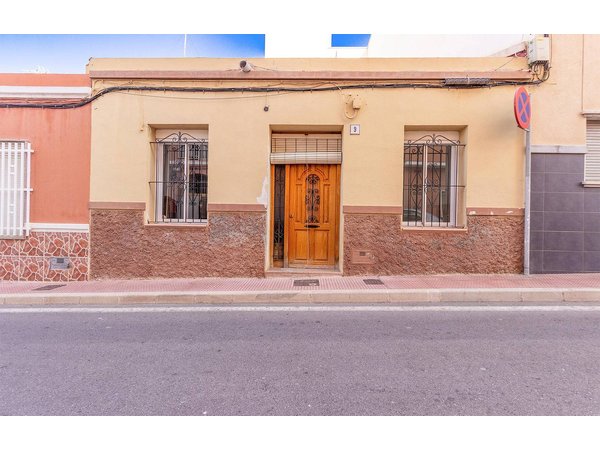 Holiday home in Santa Pola from £43 per night