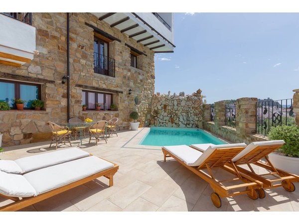 Holiday home in Gaucín from £199 per night