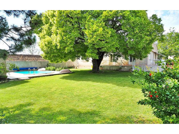 Holiday home in Mouriès from £114 per night