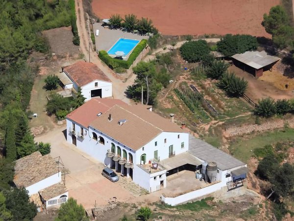 Holiday home in Bages from £113 per night