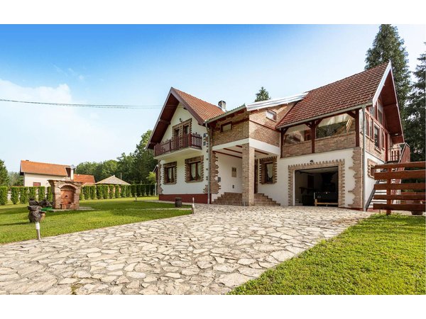 Holiday home in Pozega-Slawonien from £172 per night
