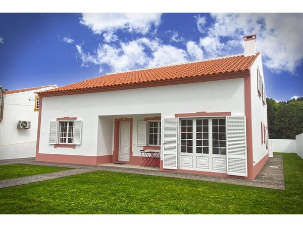 Holiday home in Biscoitos from £73 per night