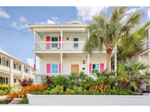 Holiday home in Key West from £452 per night