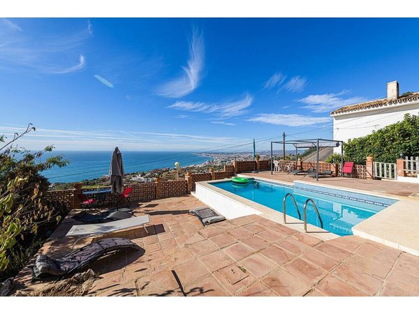 Holiday home in Benalmádena from £272 per night