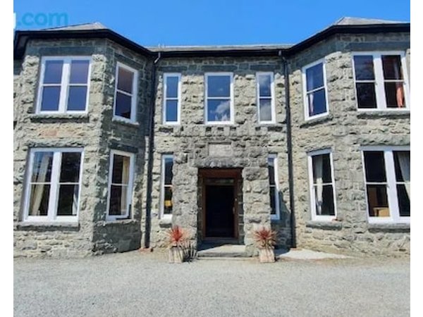 Spring Cottage At Pen Y Coed Hall