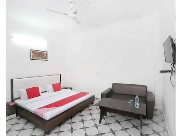 OYO 10455 Hotel Royal Dreams