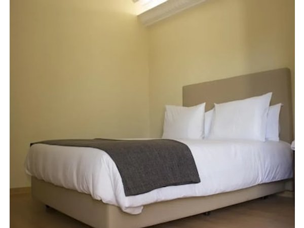 Metro Vilar Suites & Villas