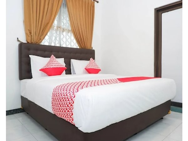 RedDoorz Plus at Hotel Surya Solo
