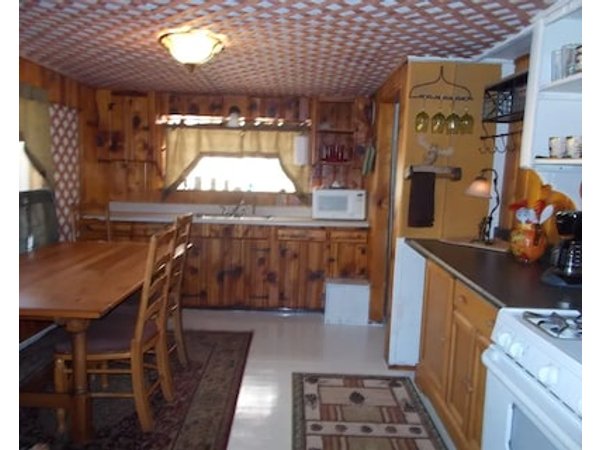Wendy'S Cottages ( Kozy Kove ) On River Fishing Private Deck & Hot Tub. 2 Br