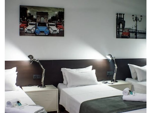 Quart Youth Hostel & Apartments
