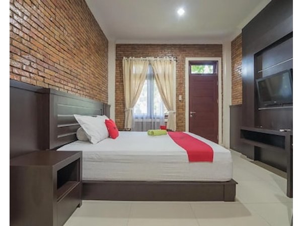RedDoorz Plus near Cambridge City Square 2
