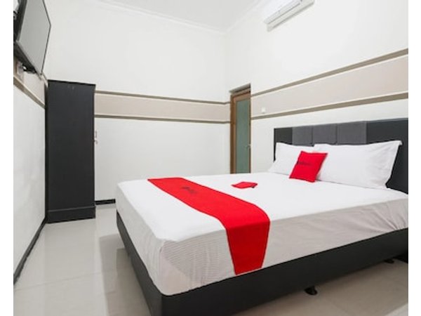 RedDoorz Syariah near Marvel City Mall 2