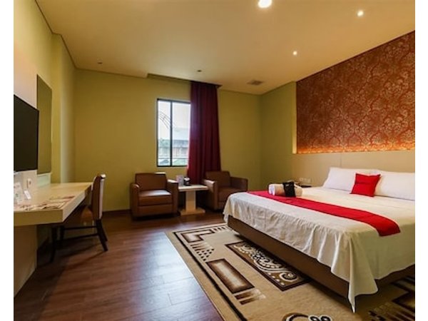 RedDoorz Plus near Dunia Fantasi Ancol