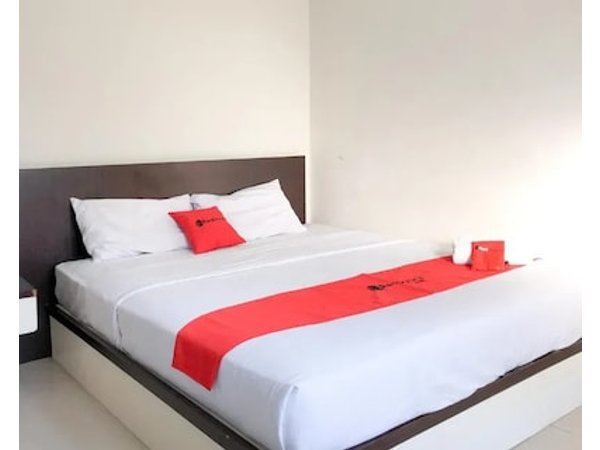 RedDoorz near Pantai Pede