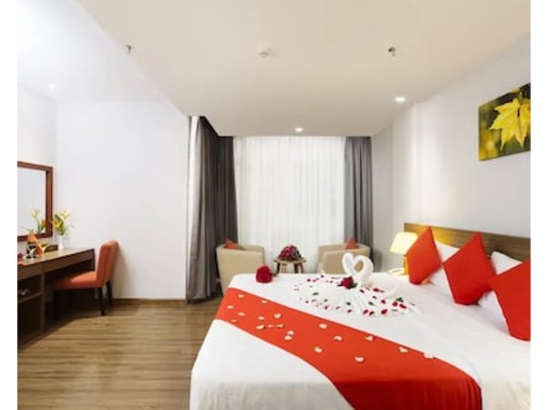 Maple Leaf Hotel & Apartment