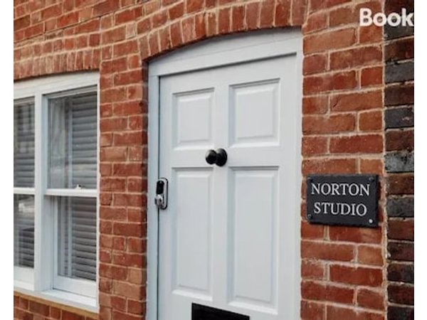 Entire Modern Cottage central Arundel For 2 Guests
