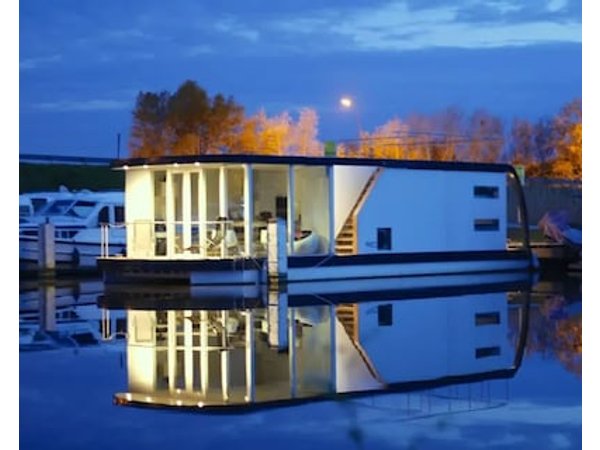 Homeboat Glamping Loft On The Water