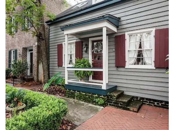 Hollys Cottage. Circa 1867 Historic Home. 3 Blocks From Forsyth Park.