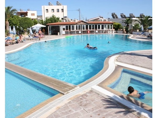 Coliseum Studios & Apartments