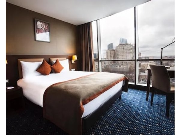 Parkside Hotel & Apartments