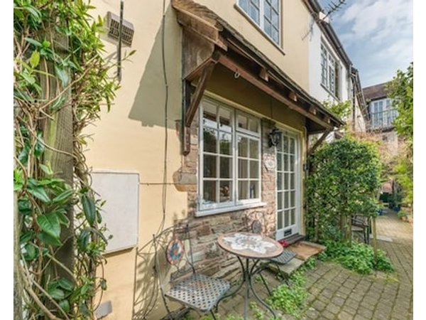 Old Town Cottage Romantic With A Garden In Ludlow Ref 915319