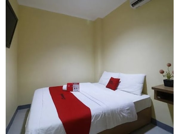 RedDoorz near ITC Cempaka Mas