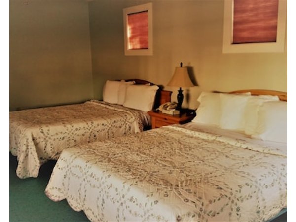Spruce Lane Lodge and Cottages