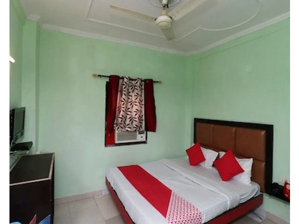 OYO 27596 Hotel Parkash Dx
