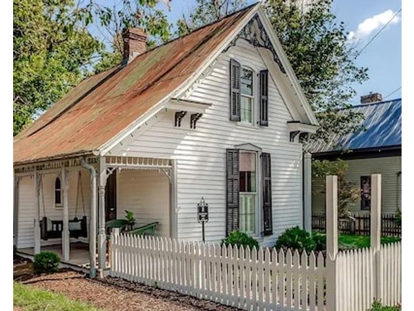 History Meets Luxury At Dreamy Leipers Fork Village Cottage Walk To Everything