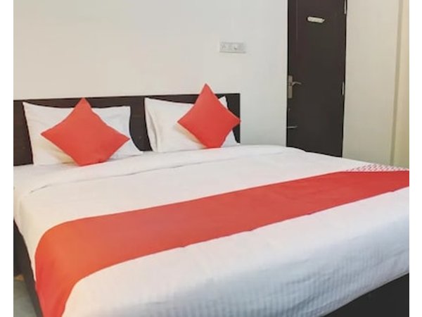 OYO 13670 Skylark Service Apartment