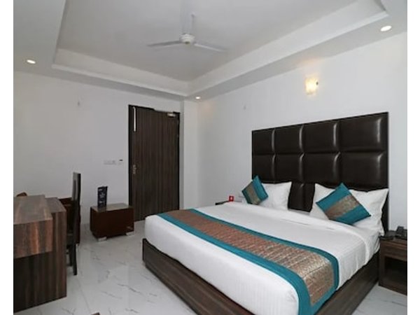 OYO 10274 Hotel Aamara