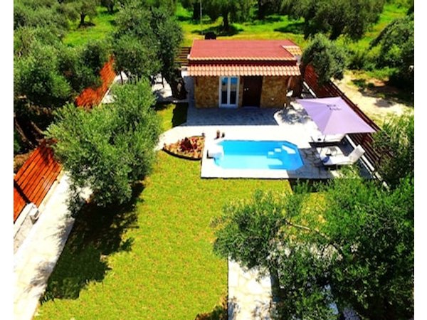 Salonikiou Beach Apartments & Villas