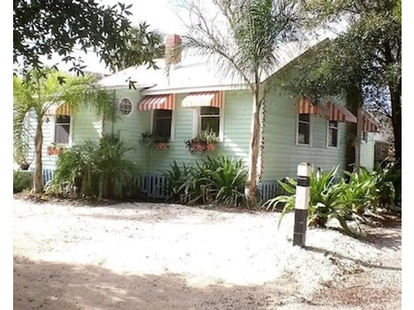 Lighthouse Cottage:modernized But The Memories Are Preserved. Pets. Wifi