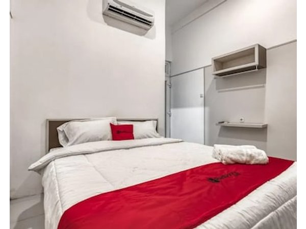 RedDoorz near Binus Anggrek 2