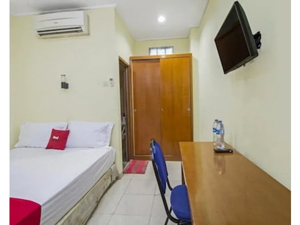 RedDoorz Plus near Ciputra World Kuningan 2