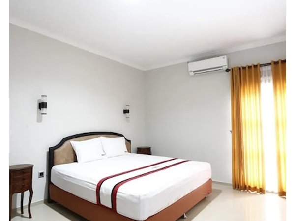 RedDoorz Plus near Adisucipto Airport 2